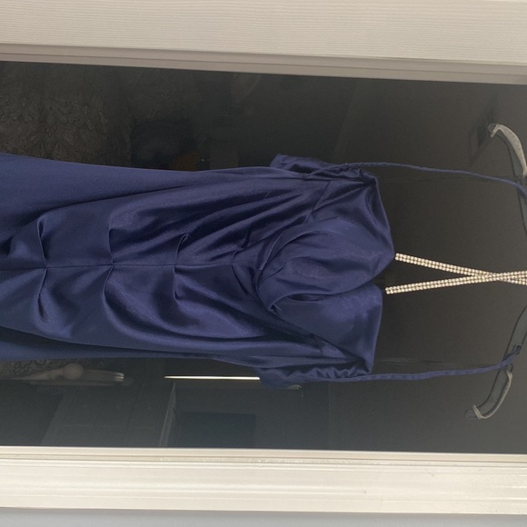 Formal dress - Picture 4 of 9